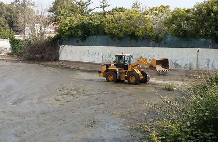 El Ayuntamiento limpia por primera vez en años el lago del Salto del Agua