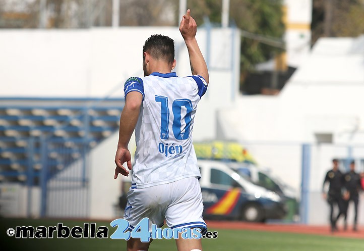 Kike Márquez dedica su gol con el Marbella ante el Lorca a Pablo Ráez