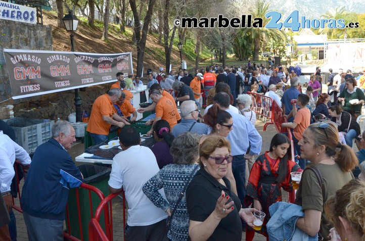 Concluye el Carnaval de Marbella con la mejillonada y los grupos gaditanos