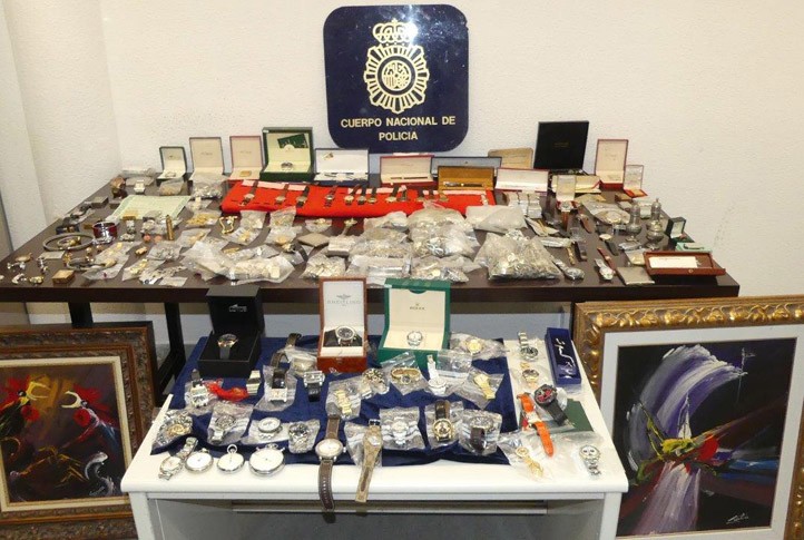 Dos detenidos por vender en una tienda de Marbella joyas robadas