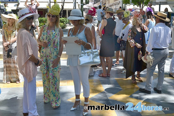 Casi cien personas se dan un "Paseo con sombrero" por Marbella
