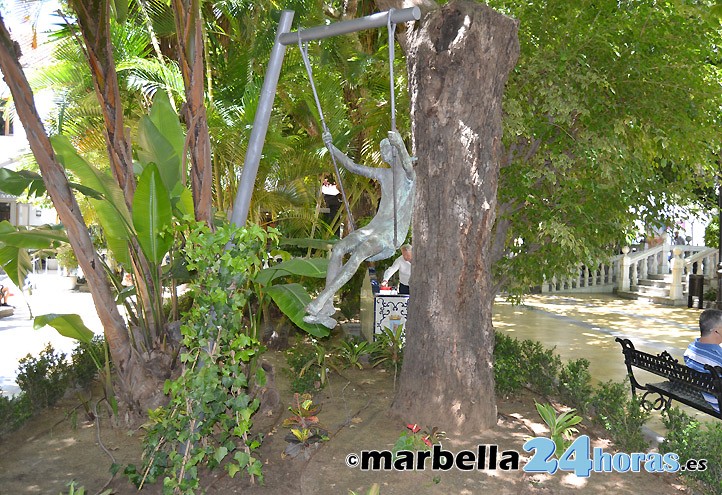 La "niña del columpio" ya está de vuelta en La Alameda de Marbella
