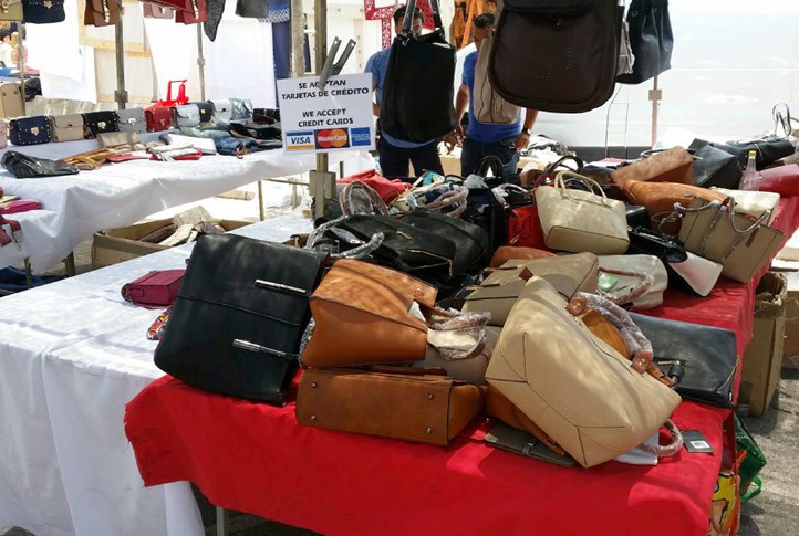 Intervienen 654 artículos falsificados en el mercadillo de Puerto Banús