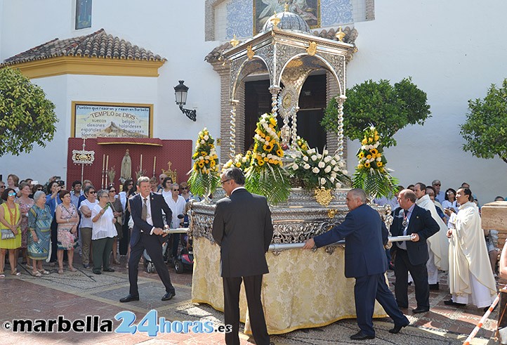 Marbella celebra con fervor en las calles el día del Corpus Christi