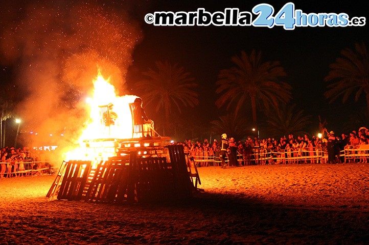 Marbella y San Pedro disfrutan en la playa de una gran noche de San Juan