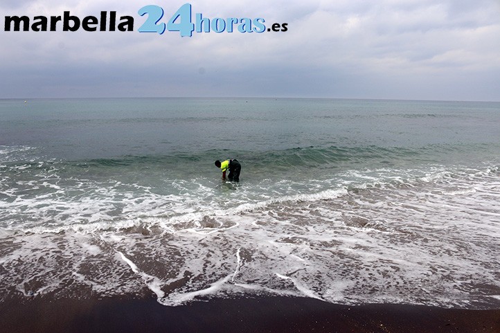 Más de 200 analíticas garantizan la calidad de las aguas de baño en Marbella