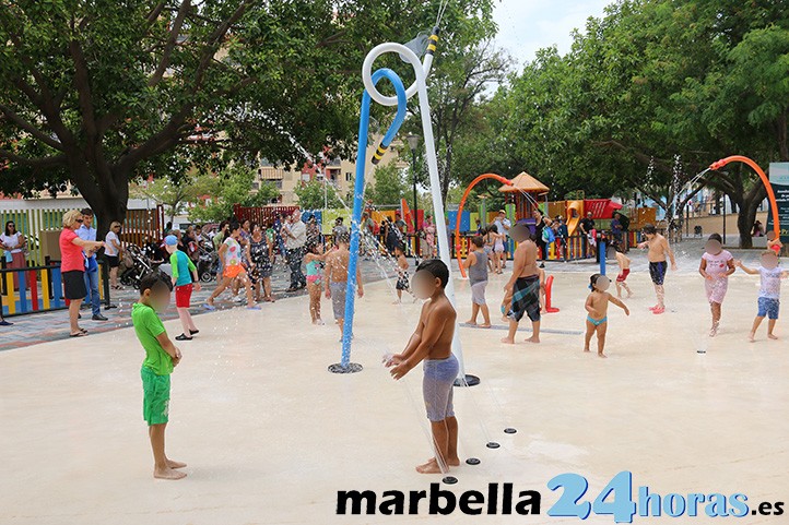 Marbella ya disfruta del primer parque público andaluz con juegos acuáticos