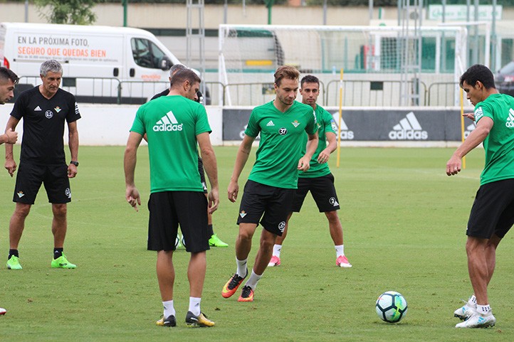 El delantero Loren viaja con el Real Betis a la concentración en Alemania
