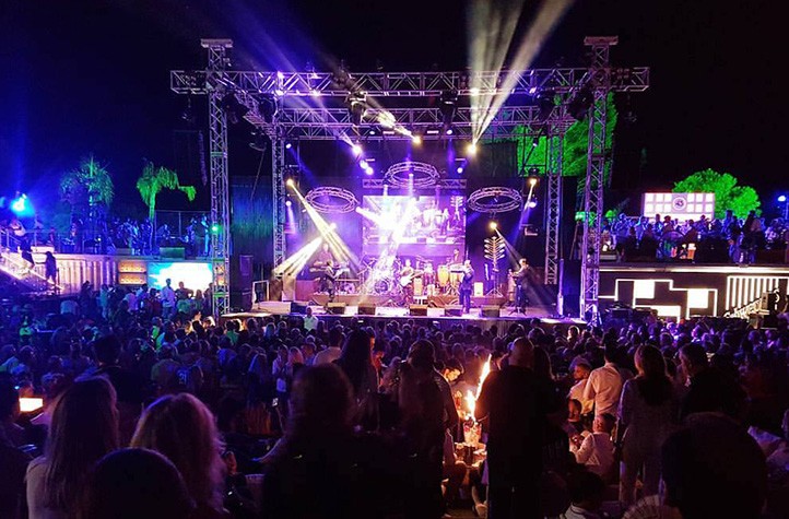 Marbella se viste de rumba con los Gipsy Kings y A Dos Velas