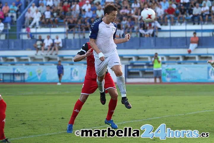 Un gran Marbella FC somete al Mérida de Nafti e ilusiona a la afición (2-0)