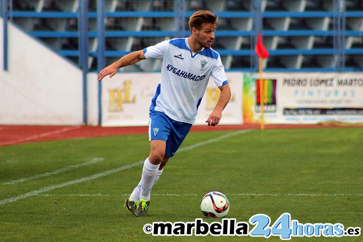 El central Rafa Navarro regresa al Marbella FC tras salir del Mérida