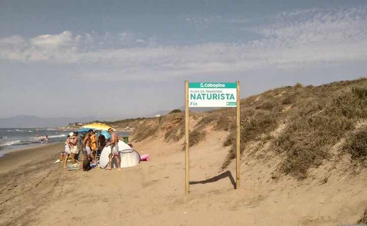 El Ayuntamiento acota 840 metros para una playa nudista en Marbella
