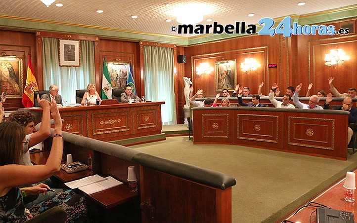 PP y OSP se hacen de izquierdas en el salón de plenos de Marbella