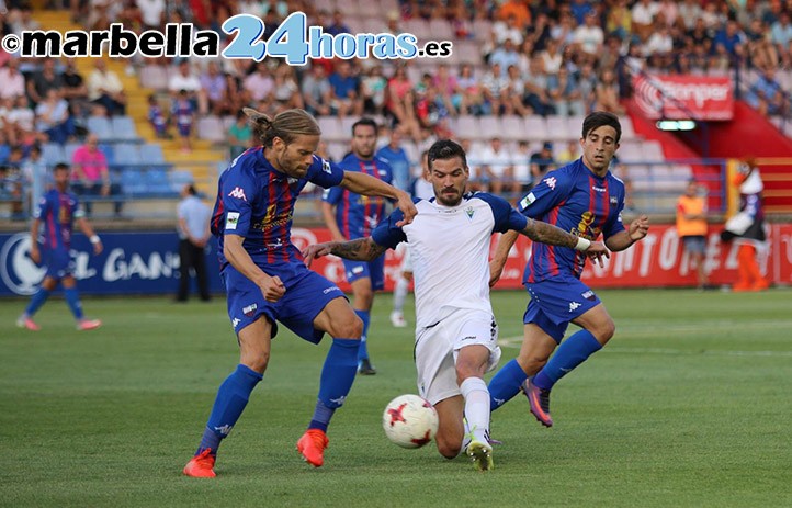 El Marbella hinca la rodilla (3-0) ante una máquina llamada Extremadura