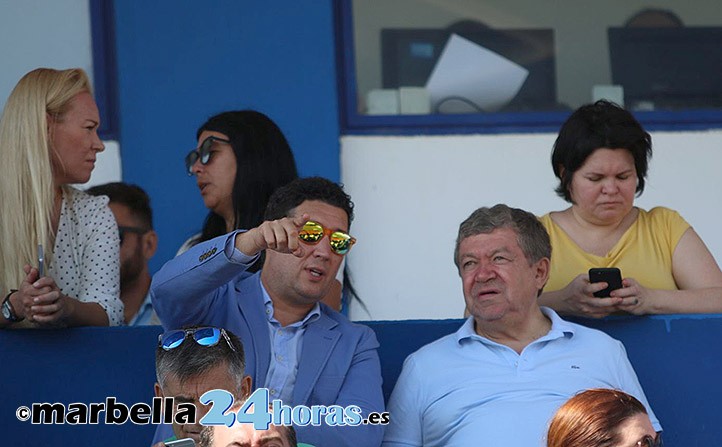 El padre de Alexander Grinberg preside el partido entre Marbella y Cartagena