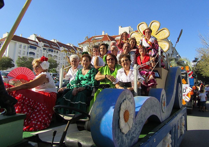 La cabalgata de la Feria llena las calles de San Pedro con nuevo recorrido