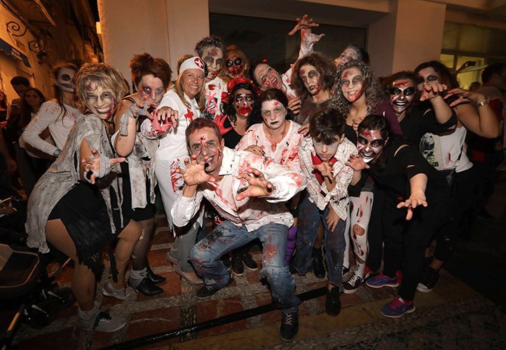 Marbella disfruta en el Casco Antiguo con una terrorífica noche de Halloween