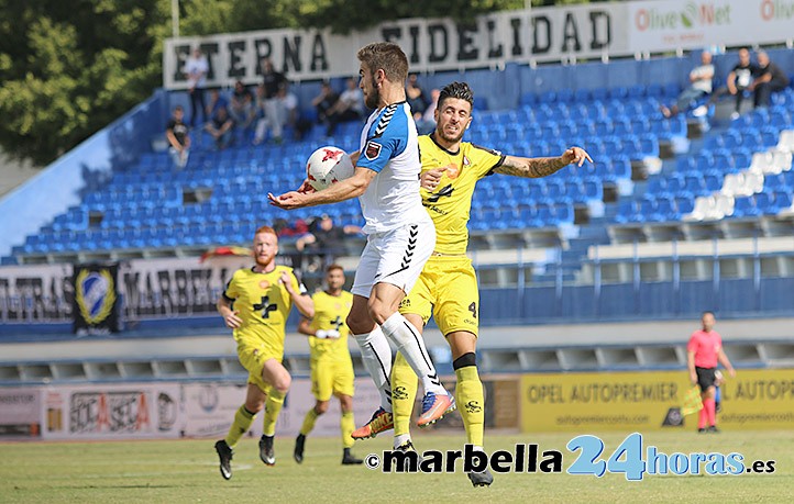 La delantera del Marbella funciona para darle la victoria ante el Lorca Dva (2-1)
