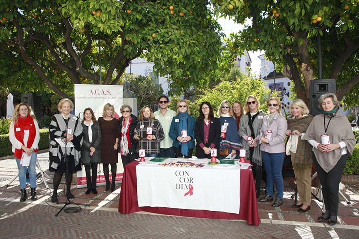 Marbella se pone el lazo rojo en el Día Internacional de la Lucha contra el Sida