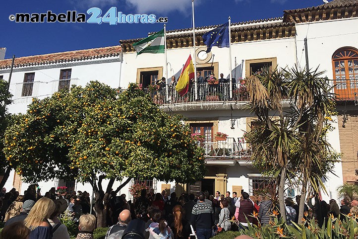 Marbella recuerda los 39 años de la Constitución con la izada de banderas