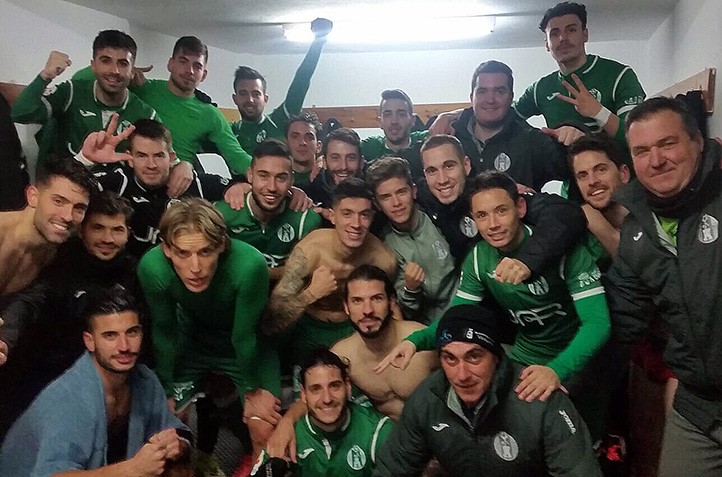 El marbellí Álex Rodríguez debuta con triunfo en el Atlético Mancha Real