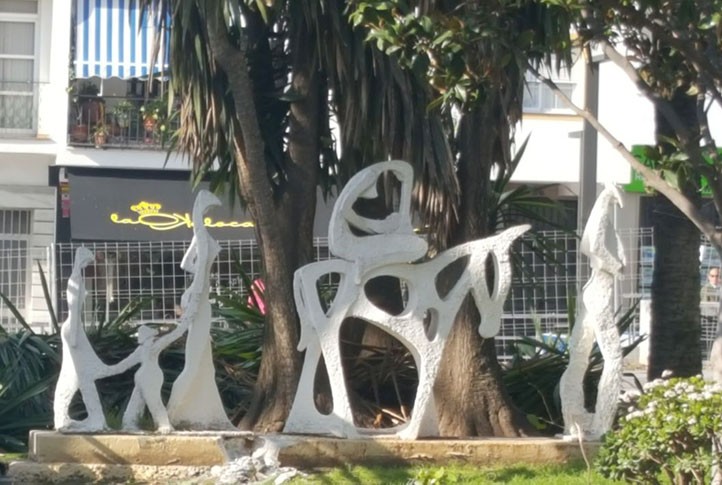Las obras en el palmeral de San Pedro dañan la estatua de Vicente de Espona