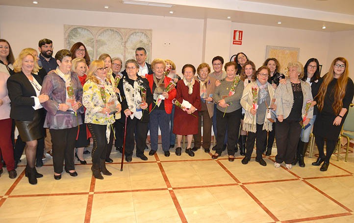 El PSOE de Marbella homenajea a trece mujeres por toda una vida de esfuerzo
