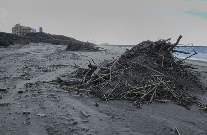 Meterología activa más alertas mientras la playas no se recuperan en Marbella