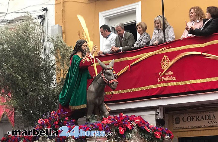 El tiempo respeta el brillante desfile de la Pollinica por las calles de Marbella