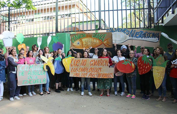 Las AMPAS de tres colegios piden en la calle comedores con personal municipal
