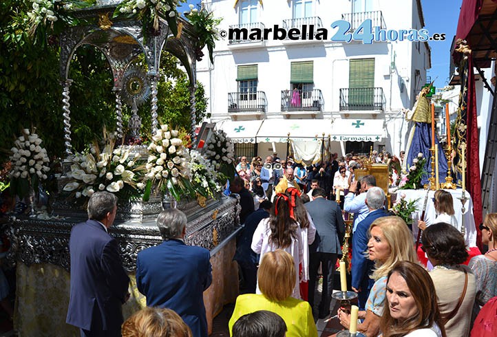 Marbella vive con fervor en las calles la festividad del Corpus Christi