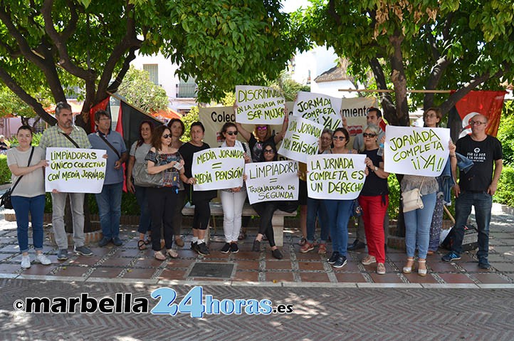Limpiadoras piden al Ayuntamiento de Marbella acceder a jornada completa
