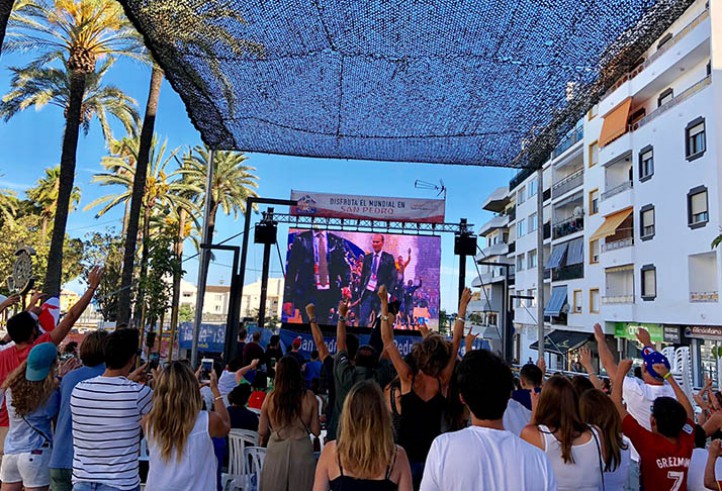 La pantalla para ver el Mundial en San Pedro ha costado casi 15.000 euros
