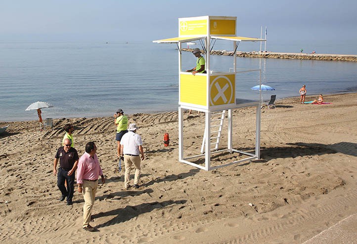 Marbella instala a mediados de verano nuevas torres de vigilancia en las playas