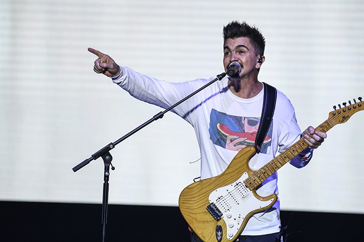 Juanes cautiva al auditorio de Marbella con "La Camisa Negra" más universal