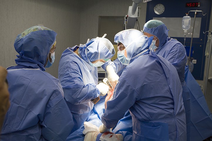 Implantada con éxito en Marbella la primera prótesis de rodilla en 3D