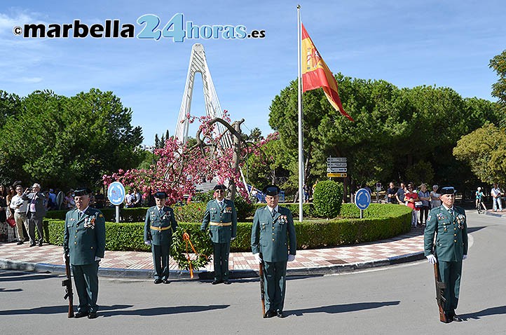 Marbella celebra la Fiesta Nacional y dedica una glorieta a la Guardia Civil