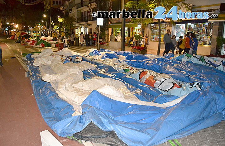 Ridículo en la fiesta infantil de Marbella con castillos hinchables que se desinflan