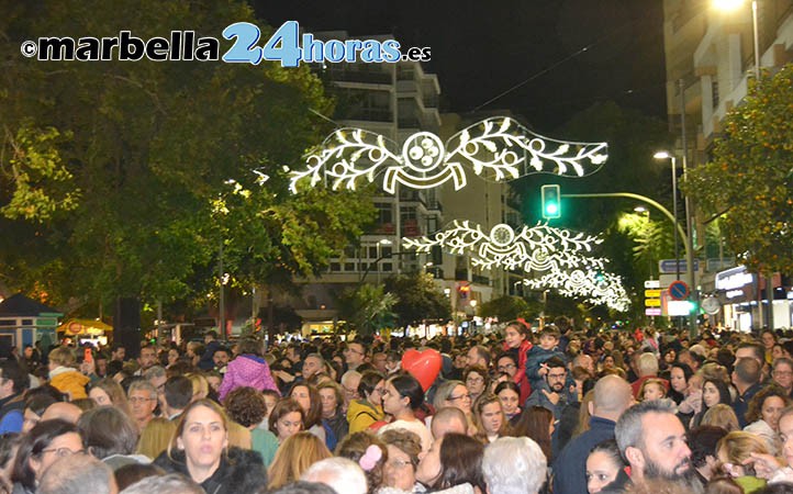 Multitudinario inicio de la Navidad en Marbella con el encendido de las luces