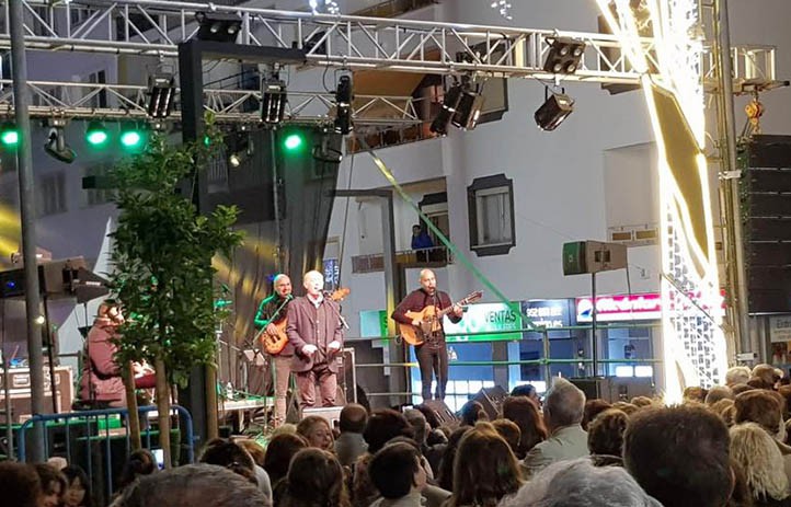 La Navidad empieza en San Pedro con 10.000 euros en un concierto de José Manuel Soto