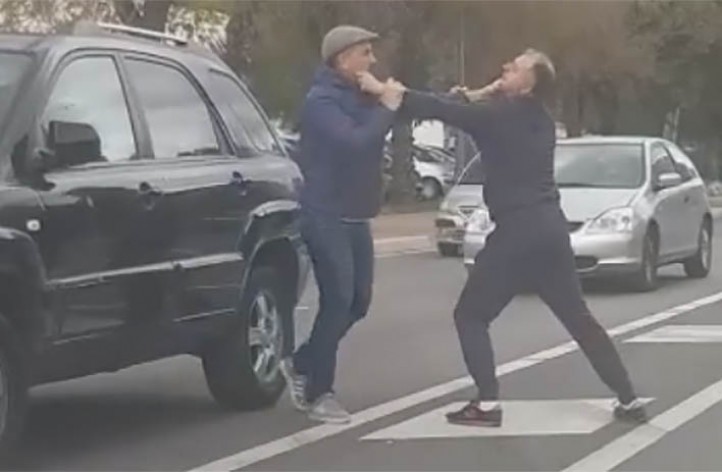 El vídeo de dos conductores enzarzados a puñetazos en Marbella se hace viral