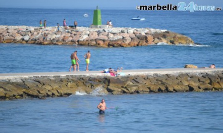 Marbella pide al Gobierno que apueste por espigones transitables en las playas