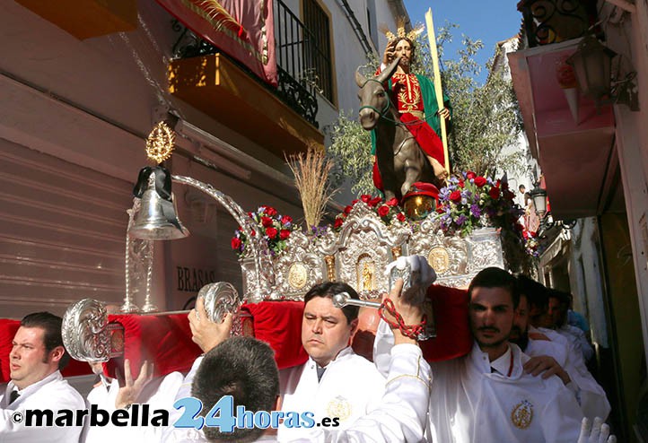 La Pollinica llena de alegría las calles de Marbella el Domingo de Ramos