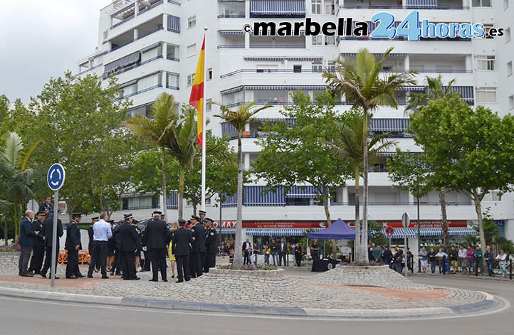 Marbella rinde homenaje a la labor de la Policía Local con una rotonda