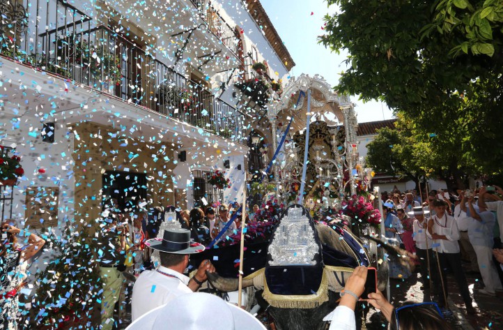 La Hermandad del Rocío de Marbella inicia su camino hacia Almonte