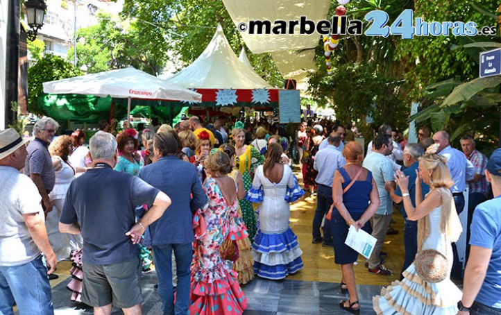 Buen ambiente en el arranque de la Feria de Día en el centro de Marbella