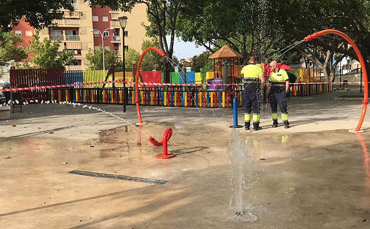 Vuelve a funcionar el parque acuático de la barriada de Plaza de Toros
