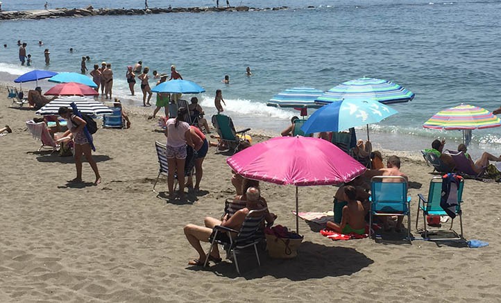 Marbella alcanza la máxima del verano en un fin de semana muy caluroso
