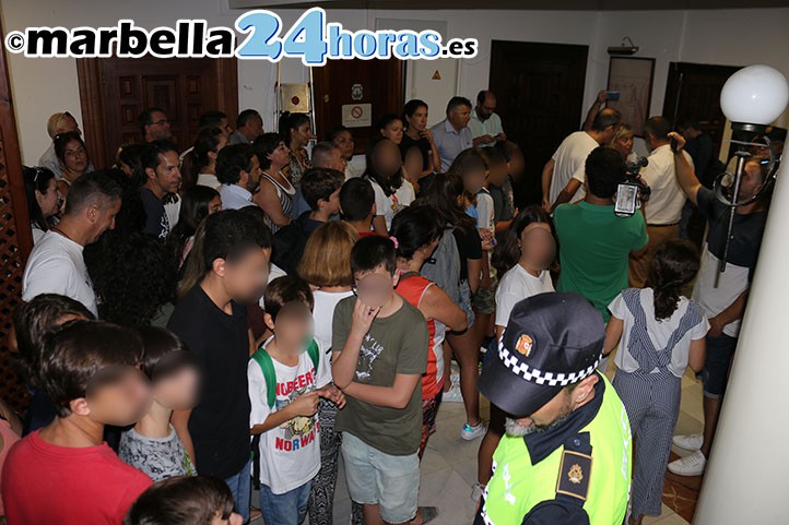 La secundaria arranca en Marbella con la "vergüenza" de los barracones