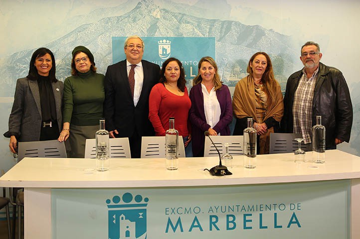Hidralia dona juguetes y caramelos a cuatro asociaciones de Marbella